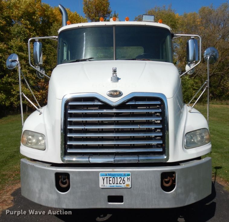 image for item JQ9270 2006 Mack CXN612  semi truck