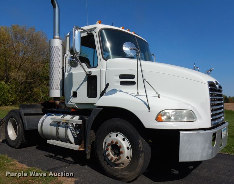 image for item JQ9270 2006 Mack CXN612  semi truck