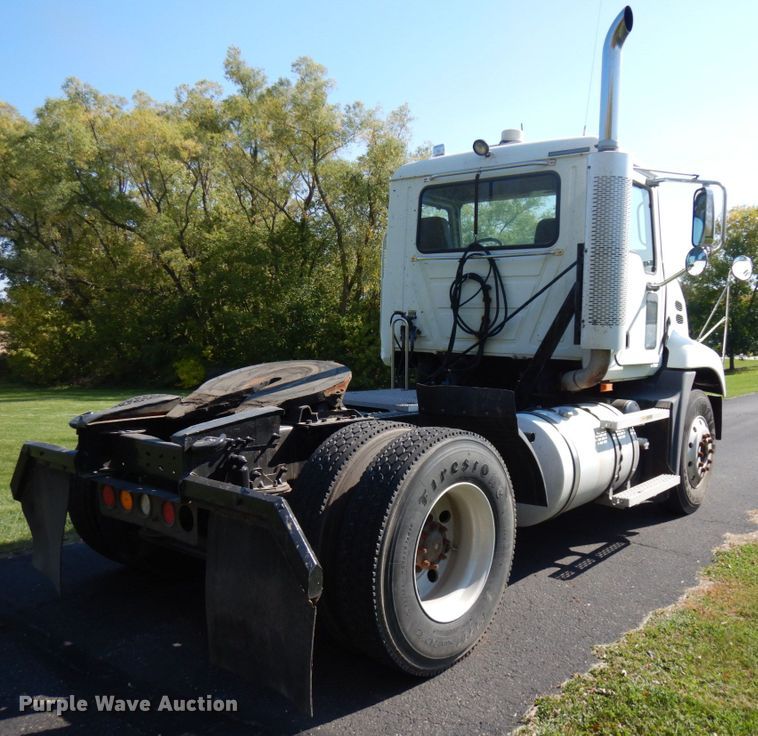 image for item JQ9270 2006 Mack CXN612  semi truck