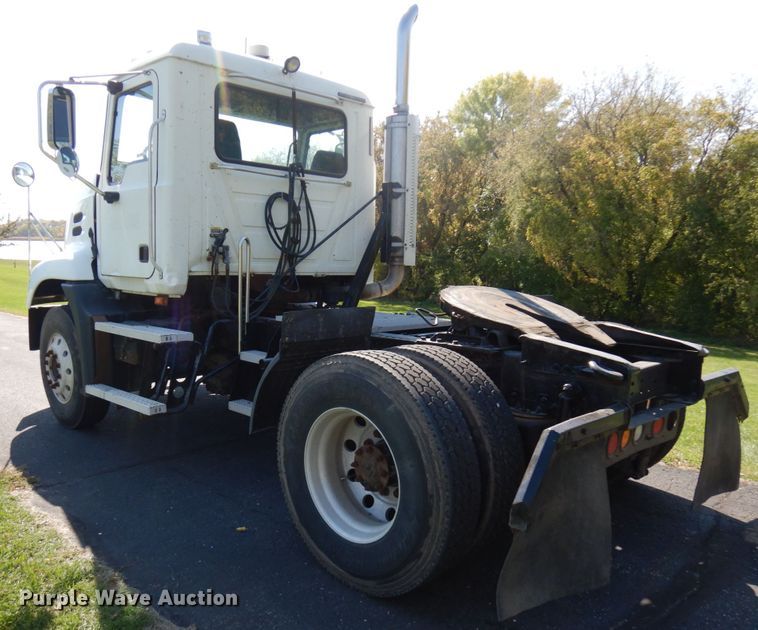 image for item JQ9270 2006 Mack CXN612  semi truck