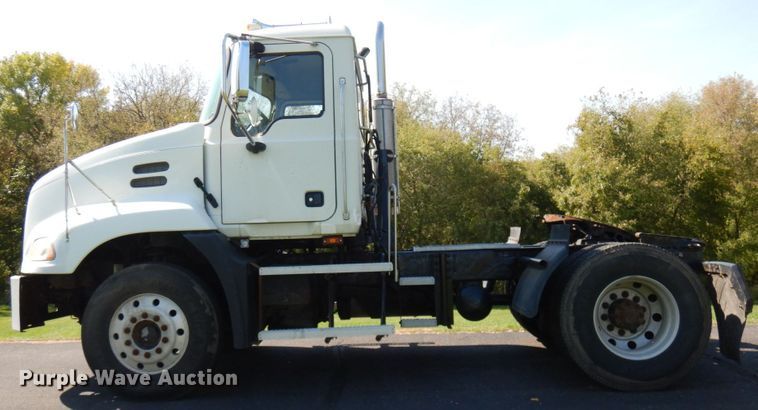 image for item JQ9270 2006 Mack CXN612  semi truck