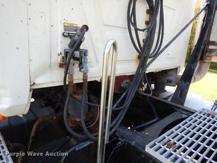 image for item JQ9270 2006 Mack CXN612  semi truck