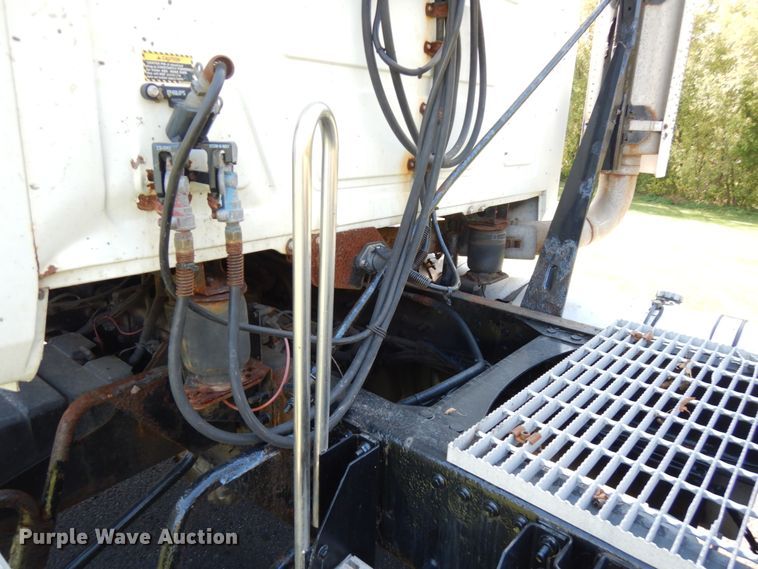 image for item JQ9270 2006 Mack CXN612  semi truck