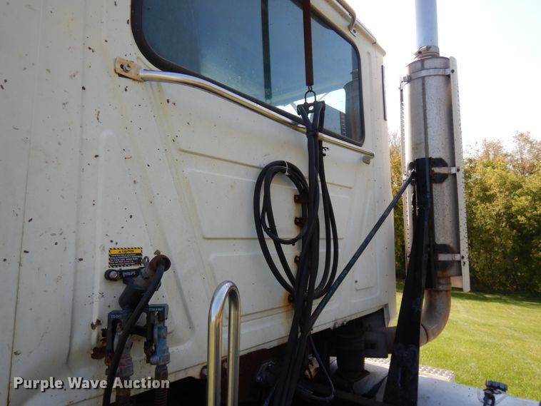 image for item JQ9270 2006 Mack CXN612  semi truck