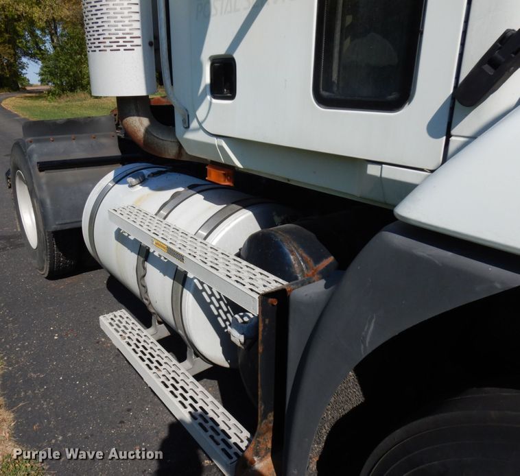 image for item JQ9270 2006 Mack CXN612  semi truck