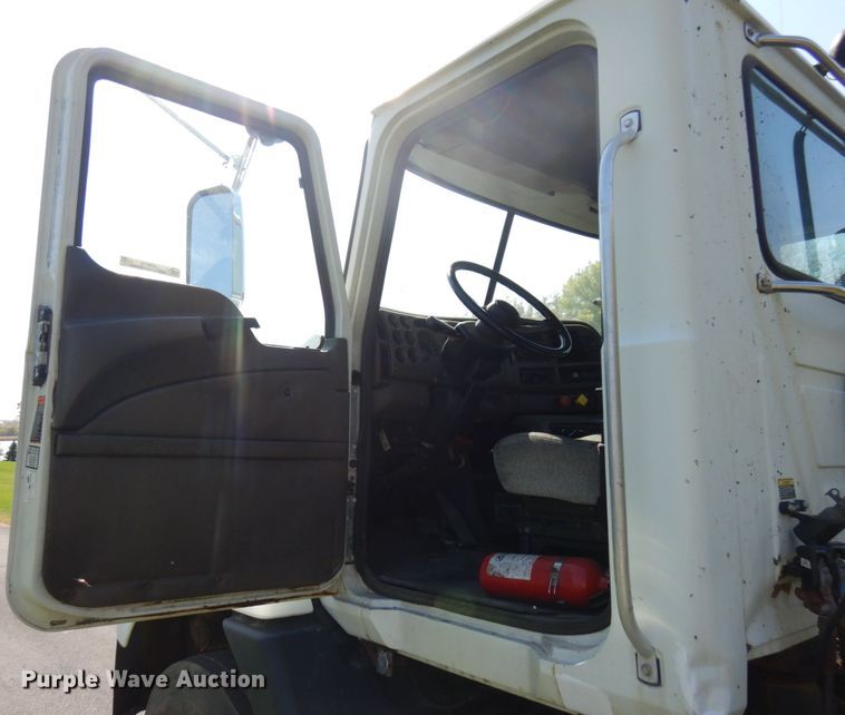 image for item JQ9270 2006 Mack CXN612  semi truck