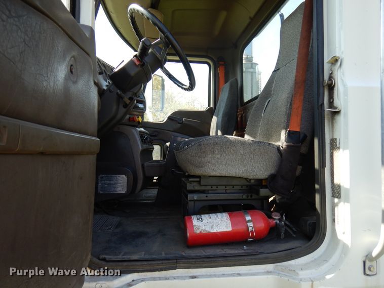 image for item JQ9270 2006 Mack CXN612  semi truck