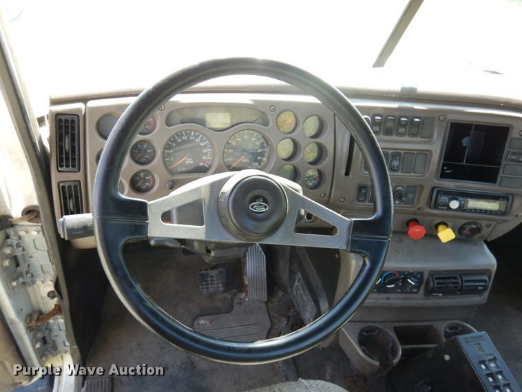 image for item JQ9270 2006 Mack CXN612  semi truck