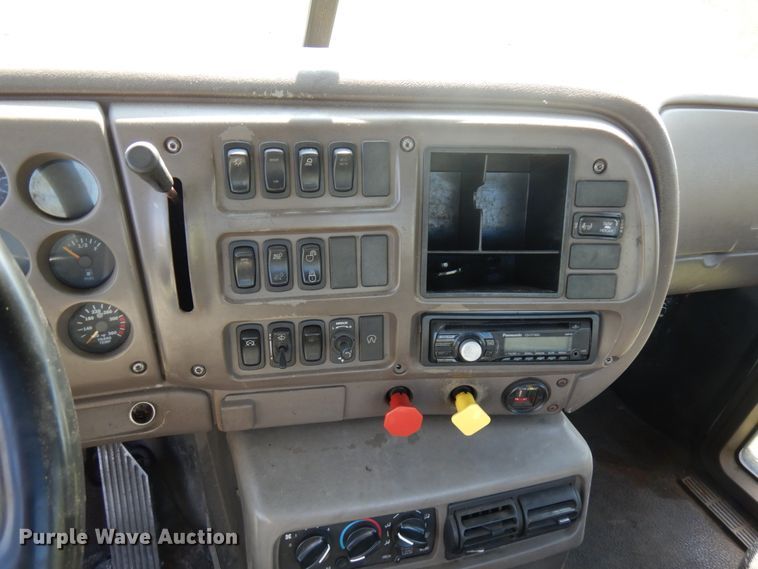 image for item JQ9270 2006 Mack CXN612  semi truck