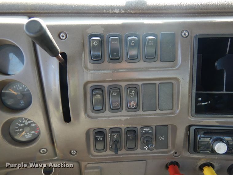 image for item JQ9270 2006 Mack CXN612  semi truck