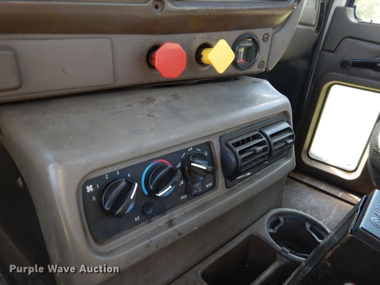 image for item JQ9270 2006 Mack CXN612  semi truck