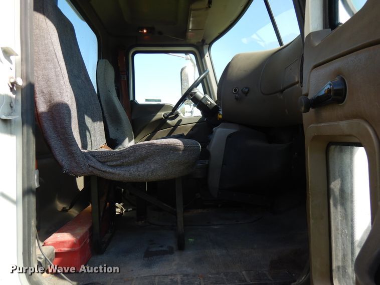 image for item JQ9270 2006 Mack CXN612  semi truck