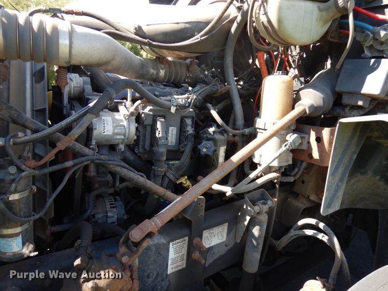 image for item JQ9270 2006 Mack CXN612  semi truck