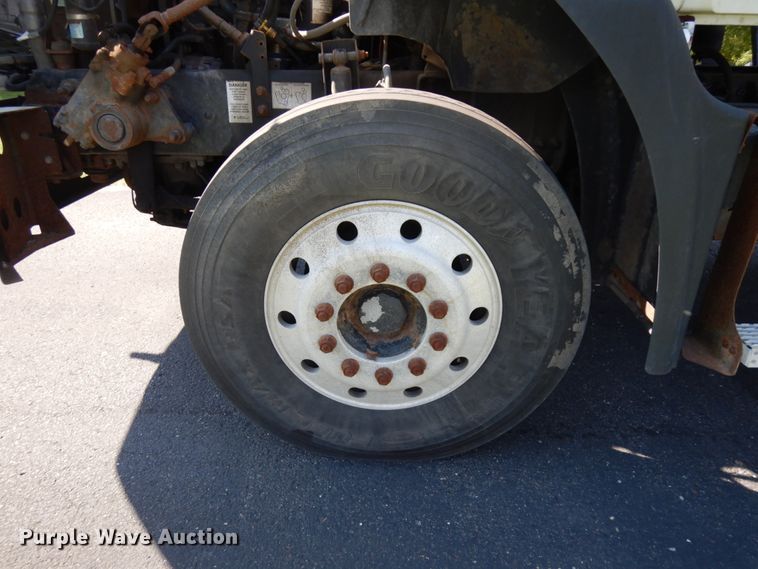 image for item JQ9270 2006 Mack CXN612  semi truck