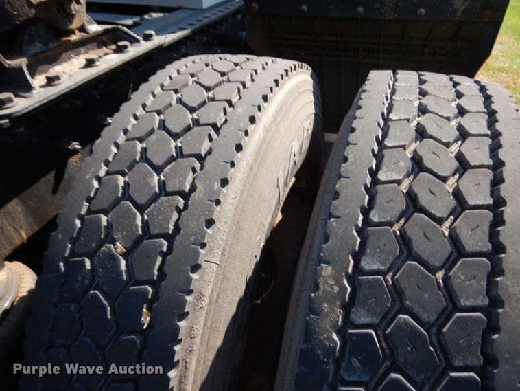 image for item JQ9270 2006 Mack CXN612  semi truck