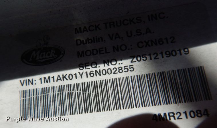 image for item JQ9270 2006 Mack CXN612  semi truck