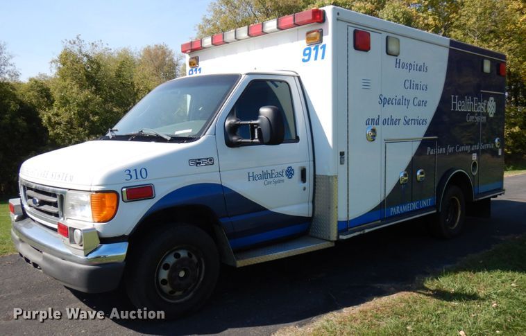 image for item JQ9271 2004 Ford E450  ambulance