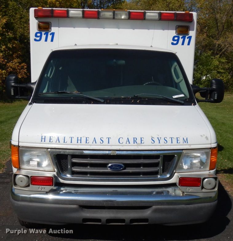 image for item JQ9271 2004 Ford E450  ambulance
