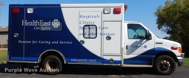 image for item JQ9271 2004 Ford E450  ambulance