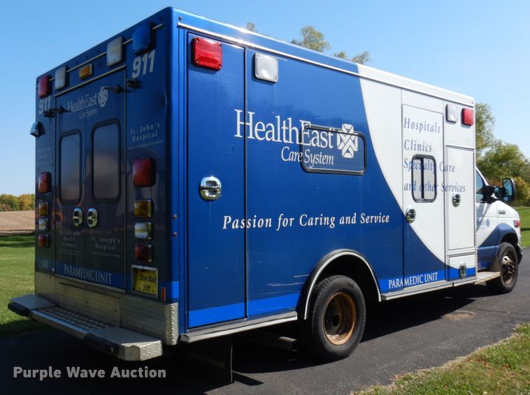 image for item JQ9271 2004 Ford E450  ambulance