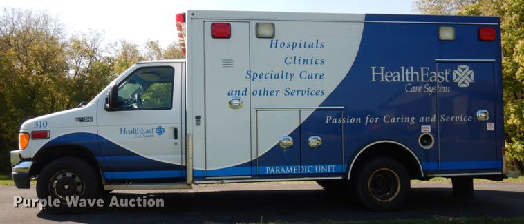 image for item JQ9271 2004 Ford E450  ambulance