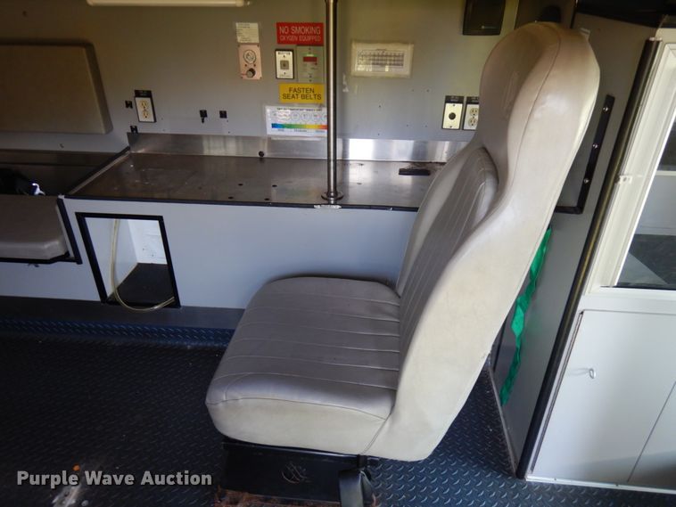 image for item JQ9271 2004 Ford E450  ambulance