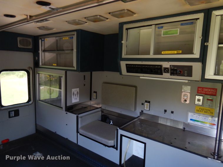 image for item JQ9271 2004 Ford E450  ambulance