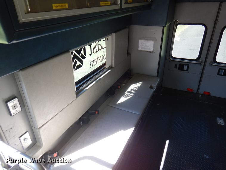 image for item JQ9271 2004 Ford E450  ambulance