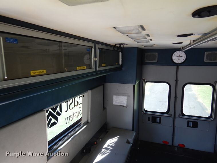 image for item JQ9271 2004 Ford E450  ambulance