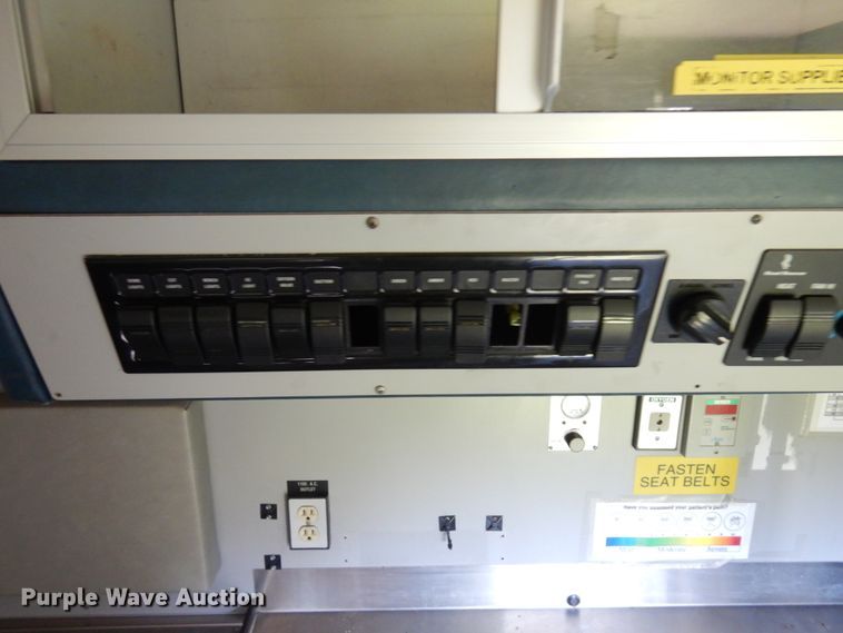 image for item JQ9271 2004 Ford E450  ambulance