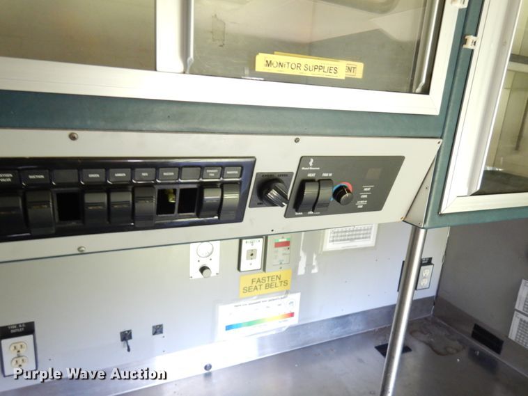 image for item JQ9271 2004 Ford E450  ambulance