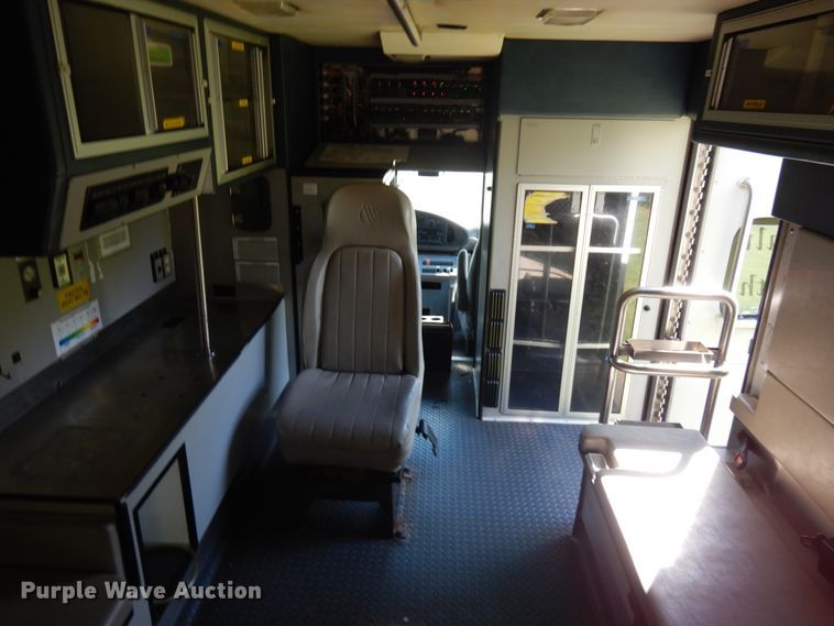 image for item JQ9271 2004 Ford E450  ambulance