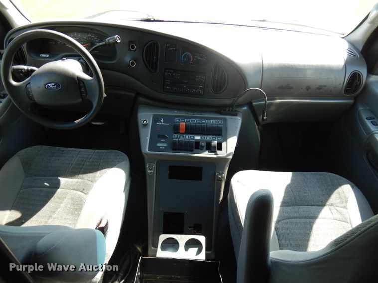 image for item JQ9271 2004 Ford E450  ambulance