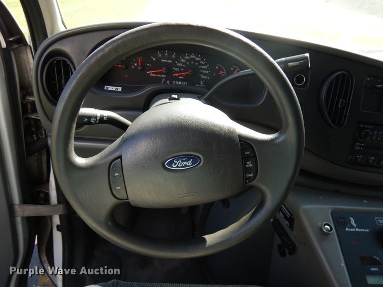 image for item JQ9271 2004 Ford E450  ambulance