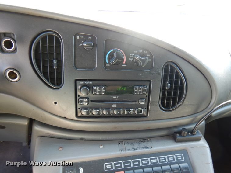 image for item JQ9271 2004 Ford E450  ambulance