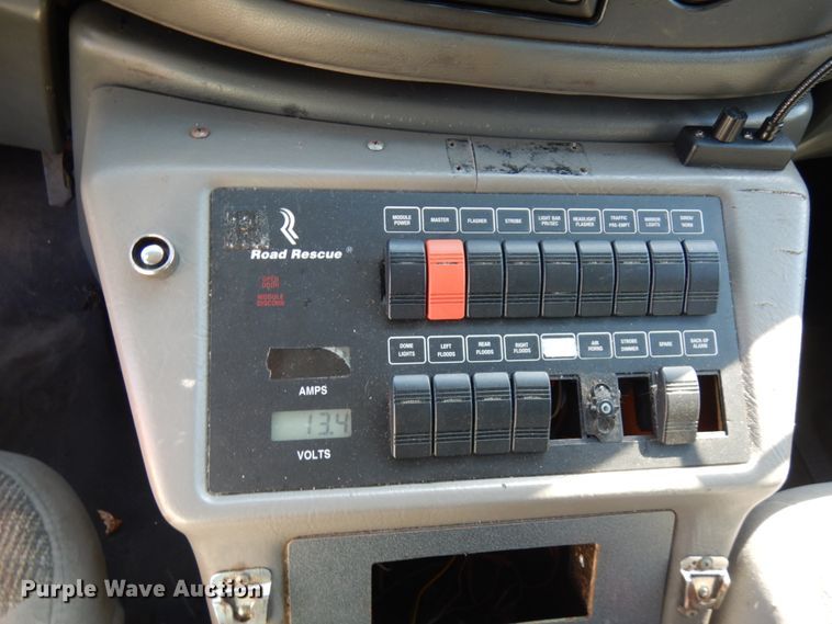 image for item JQ9271 2004 Ford E450  ambulance