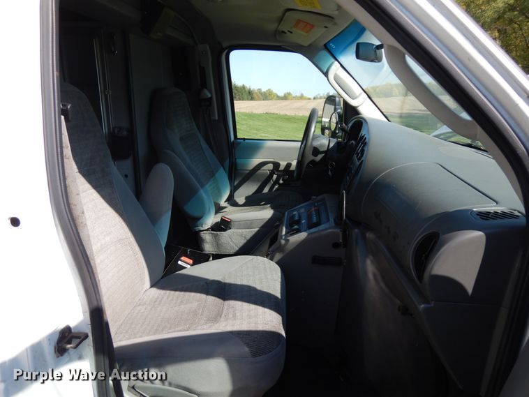 image for item JQ9271 2004 Ford E450  ambulance