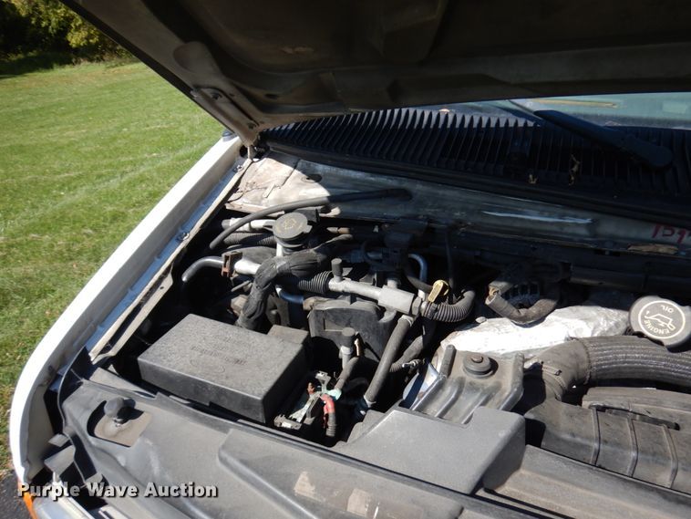 image for item JQ9271 2004 Ford E450  ambulance