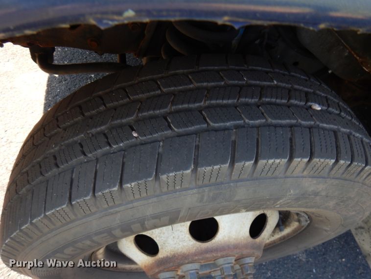 image for item JQ9271 2004 Ford E450  ambulance