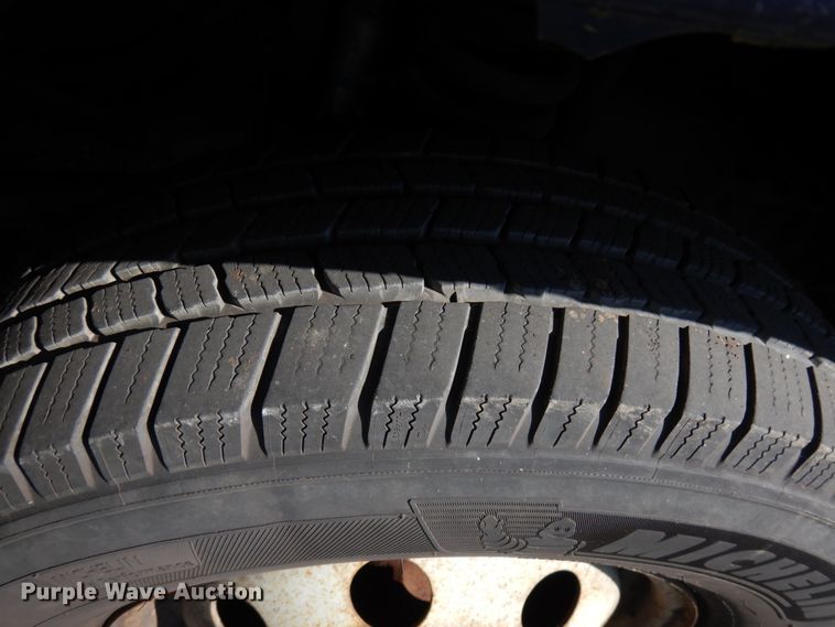 image for item JQ9271 2004 Ford E450  ambulance