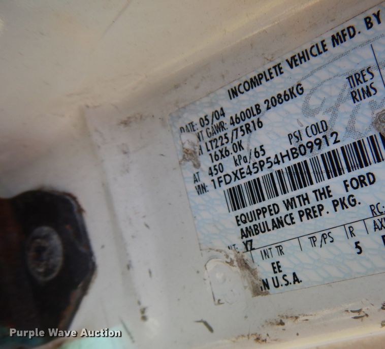 image for item JQ9271 2004 Ford E450  ambulance
