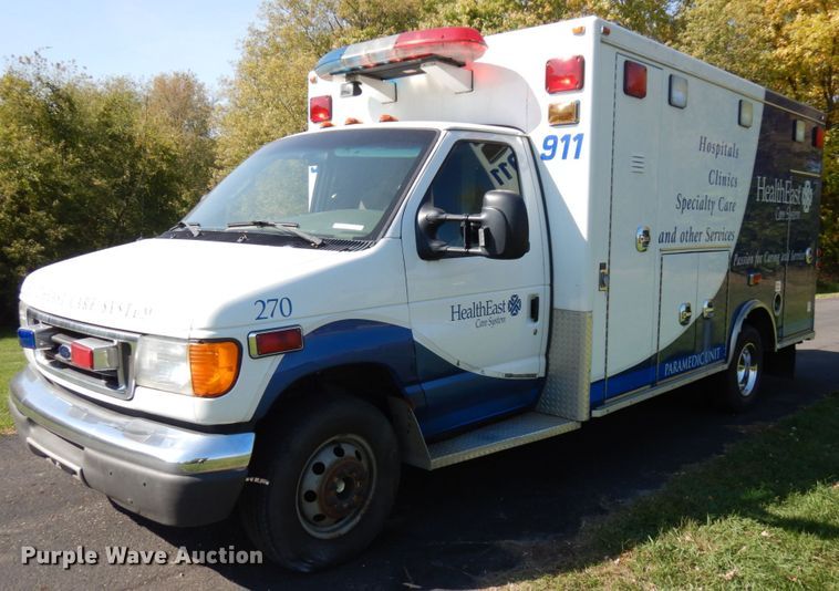 image for item JQ9272 2003 Ford E450  ambulance