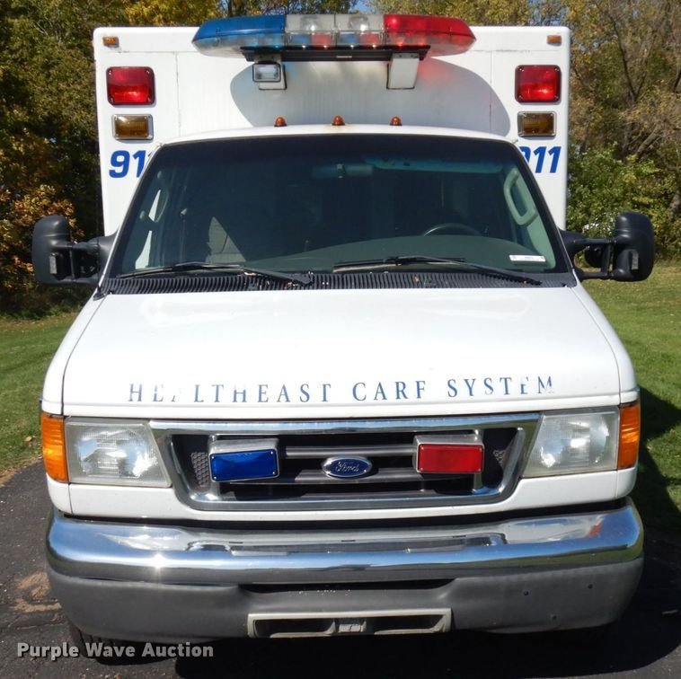 image for item JQ9272 2003 Ford E450  ambulance