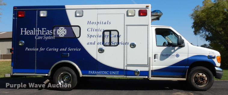 image for item JQ9272 2003 Ford E450  ambulance