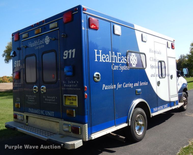 image for item JQ9272 2003 Ford E450  ambulance