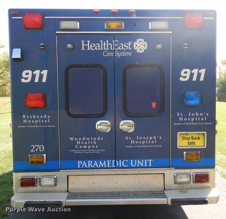 image for item JQ9272 2003 Ford E450  ambulance