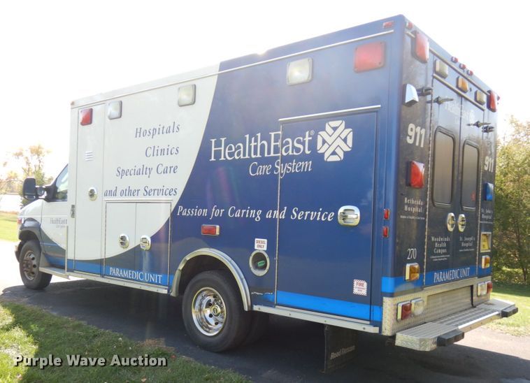 image for item JQ9272 2003 Ford E450  ambulance