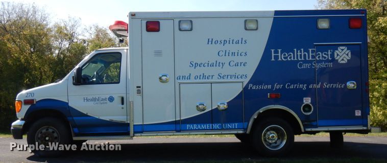 image for item JQ9272 2003 Ford E450  ambulance