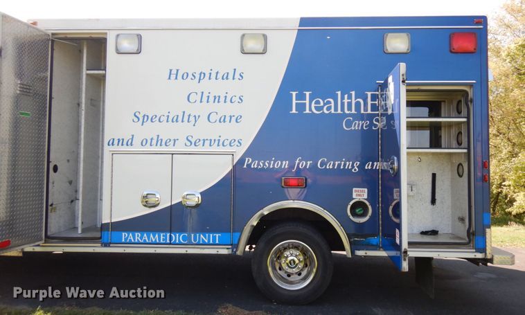image for item JQ9272 2003 Ford E450  ambulance