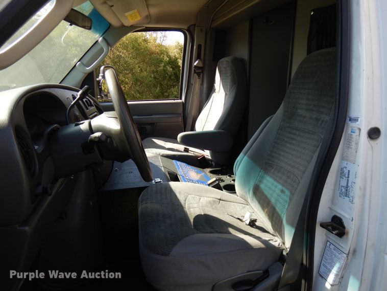 image for item JQ9272 2003 Ford E450  ambulance